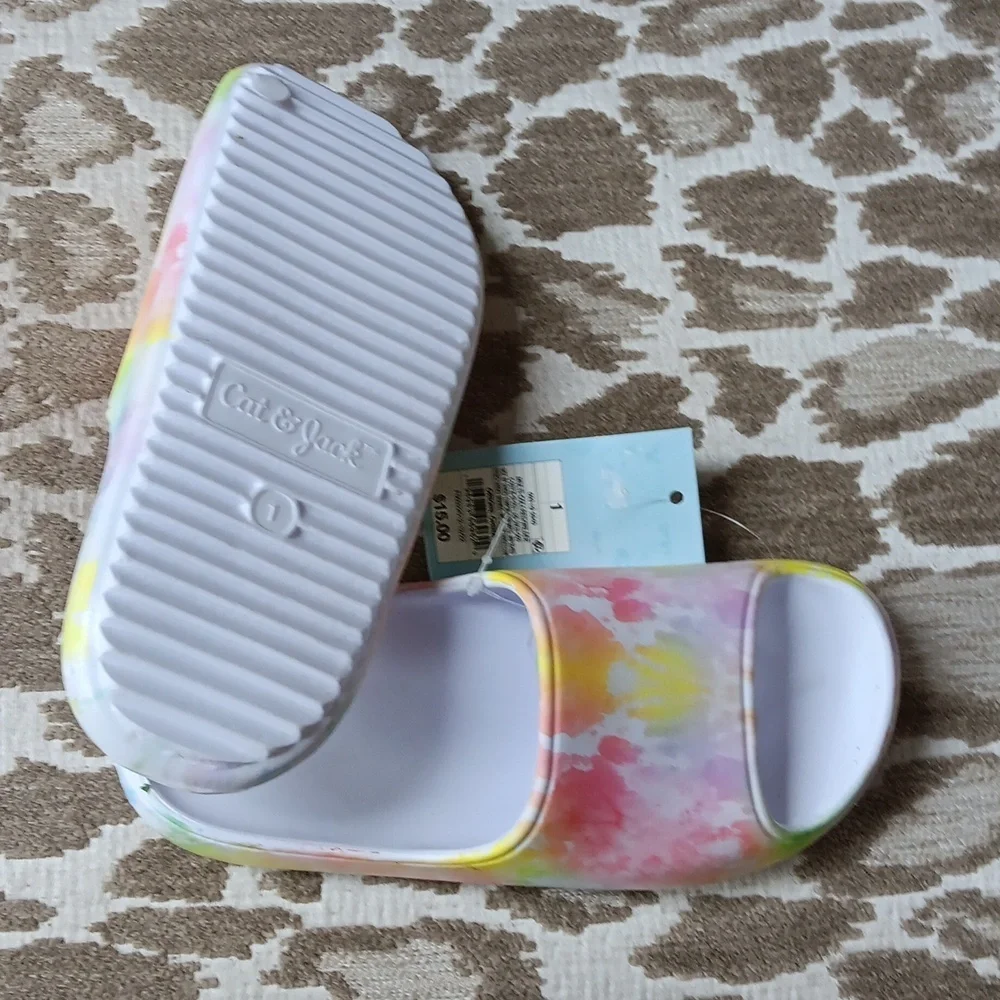 NWOT Wilder Slip-On Slides 